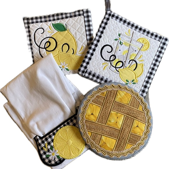 Apron and Potholder Set - Picture 3 of 3